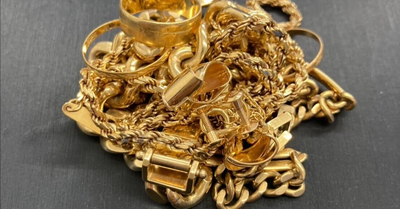 実家の片付けで見つけた金や貴金属｜三郷市で処分する前に確認|三郷市の買取なら買取大吉 三郷駅前店 